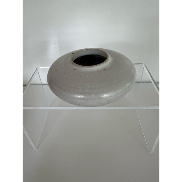 Handmade Studio Pottery Small Bud Vase Signed with Flower JL - Picture 3 of 6